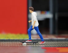 Load image into Gallery viewer, 1:64 Painted Figure Model Miniature Resin Diorama Sand Skater Skateboarding Toy New Collection