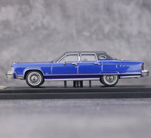 Load image into Gallery viewer, Sunstar 1:64 Blue 1979 Lincoln Continental Town Model Diecast Metal Car New Collection