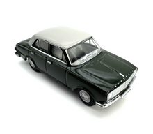 Load image into Gallery viewer, 1:76 Green VAUXHALL FB Sedan Sports Model Diecast Metal Car New Collection