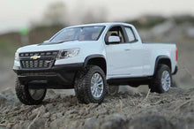 Load image into Gallery viewer, Maisto 1:27 White 2017 Colorado ZR2 Pickup Off Road Model Diecast Metal Car