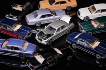 Load image into Gallery viewer, GFCC 1:64 1998 Silver Seraph Sedan Classic Luxury Model Diecast Metal Car
