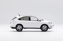 Load image into Gallery viewer, GCD 1:64 2003 White HARRIER SUV Sports Model Diecast Metal Car New