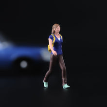 Load image into Gallery viewer, 1:64 Painted Unpainted Figure Model Miniature Resin Diorama Backpack Girl Sand P New