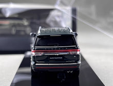 Load image into Gallery viewer, Shadow 1:64 Green Navigator L Full Sized SUV Model Diecast Metal Car New Collection
