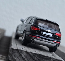 Load image into Gallery viewer, Masdi 1:64 Black 2008 Q7 FSI Full Size SUV Sport Model Diecast Metal Car BN