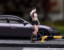 Load image into Gallery viewer, 1:64 Painted Figure Model Miniature Resin Sand Beauty Trendy Lady Boots Girl