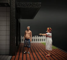 Load image into Gallery viewer, 1:64 Painted Figure Miniature Mini Resin Model Diorama Landlord Tenant Woman Man