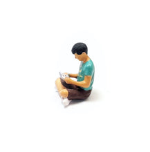 Load image into Gallery viewer, 1:64 Painted Figure Mini Model Miniature Resin Diorama Sand Kid Child Boy Girl