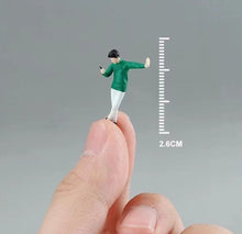 Load image into Gallery viewer, 1:64 Painted Figure Mini Model Miniature Resin Diorama People Sand Man Leaning