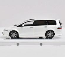 Load image into Gallery viewer, SH 1:64 White JDM Odyssey RB1 Van MPV Wagon Sport Model Diecast Resin Car New