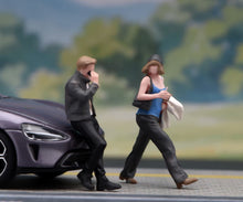 Load image into Gallery viewer, 1:64 Painted Figure Model Miniature Resin Diorama Sand Toy Street Couple Set