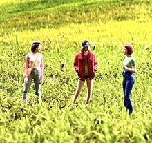 Load image into Gallery viewer, 1:64 Painted Figure Mini Model Miniature Resin Diorama Bestie Girls Gathering New