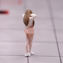 Load image into Gallery viewer, 1:24 Painted Figure Model Miniature Resin Diorama Sand Headset Pinky Girl