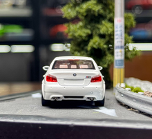 Load image into Gallery viewer, King 1:64 White M5 E60 Sedan Sports Model Diecast Metal Car New Collection