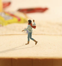 Load image into Gallery viewer, 1:64 Painted Figure Model Miniature Resin Diorama Toy Snowball Fight Firecracker