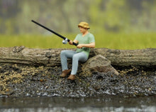 Load image into Gallery viewer, 1:64 Painted Figure Model Miniature Resin Diorama Sand Fishing Fisherman Angeler New Collection