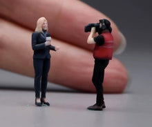 Load image into Gallery viewer, 1:64 Painted Figure Model Miniature Resin Diorama street interview Host Camera