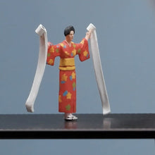Load image into Gallery viewer, 1:64 Painted Figure Mini Model Miniature Resin Diorama Sand Japanese Kimono Girl