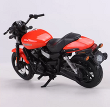 Load image into Gallery viewer, Maisto 1:18 Orange 2015 Harley Street 750 Motorcycle Bike Sport Model Diecast