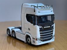 Load image into Gallery viewer, Masdi 1:64 White Scania 770s Truck Tractor Sports Model Diecast Metal Car New Collection