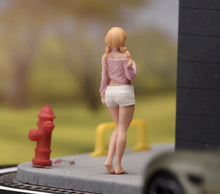 Load image into Gallery viewer, 1:64 Painted Figure Model Miniature Resin Diorama Sand Toy Pretty Blond Girl