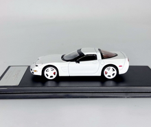Load image into Gallery viewer, FW 1:64 White C5 Coupe Sports Model Diecast Metal Car New Collection