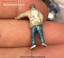 Load image into Gallery viewer, 1:64 Painted Figure Mini Model Miniature Resin Diorama Street Tattoo Man Boy Guy