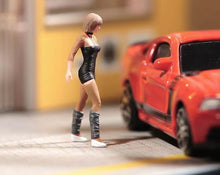 Load image into Gallery viewer, 1:24 Painted Figure Model Miniature Resin Diorama Sand Short Hair Beauty Lady