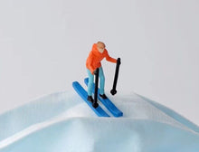 Load image into Gallery viewer, 1:64 Painted Figure Mini Model Miniature Resin Diorama Ski Snowboarding Skiers