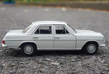 Load image into Gallery viewer, WELLY 1:24 Benz 220 Sedan Classic Vintage Model Diecast Metal Car Display