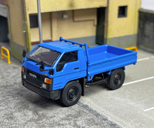 Load image into Gallery viewer, Master 1:64 Dyna Pickup Truck Model Diecast Metal Car Box