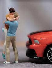 Load image into Gallery viewer, 1:64 Painted Unpainted Figure Model Miniature Resin Diorama Sand Kissing Lovers New