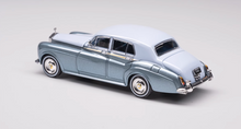 Load image into Gallery viewer, GFCC 1:64 1965 Silver Cloud III Classic Luxury Model Diecast Metal Car New