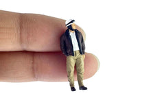 Load image into Gallery viewer, 1:64 Painted Figure Model Miniature Resin Diorama Sand Family Mother Telescope New