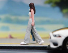 Load image into Gallery viewer, 1:64 Painted Figure Model Miniature Resin Diorama Sand Girl Carrying Clothes Toy New Collection