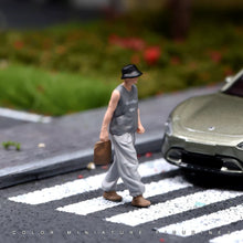 Load image into Gallery viewer, 1:24 Painted Figure Model Miniature Resin Diorama Sand Fashion Man With Hat