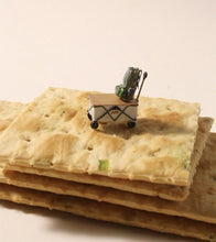 Load image into Gallery viewer, 1:64 Painted Figure Model Miniature Resin Diorama Sand Outdoor Picnic BBQ Party