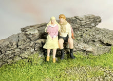Load image into Gallery viewer, 1:64 Painted Figure Mini Model Miniature Resin Diorama Sand Toy Lovers Couple