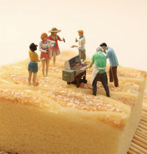 Load image into Gallery viewer, 1:64 Painted Figure Model Miniature Resin Diorama Sand BBQ Outdoor Picnic Party