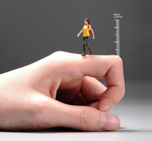 Load image into Gallery viewer, 1:64 Painted Unpainted Figure Model Miniature Resin Diorama Traveller Girl Sand New