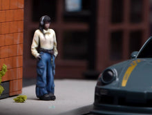 Load image into Gallery viewer, 1:64 Painted Figure Model Miniature Resin Diorama Toy Sand Headset Cool Girl