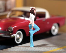 Load image into Gallery viewer, 1:64 Painted Figure Model Miniature Resin Diorama Sand Beauty Standing Lady Toy Collection