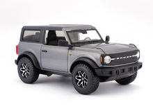 Load image into Gallery viewer, Maisto 1:24 2021 Grey FORD Bronco Badlands SUV Sports Model Diecast Metal Car BN