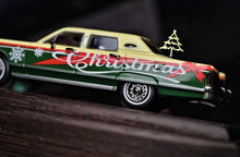 Load image into Gallery viewer, Sunstar 1:64 Christmas 1979 Lincoln Continental Town Model Diecast Metal Car