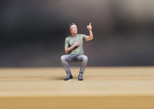 Load image into Gallery viewer, 1:64 Painted Figure Model Miniature Resin Diorama Sand sitting Posture Man cool