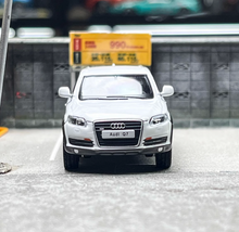 Load image into Gallery viewer, Masdi 1:64 2008 White Q7 FSI Quattro SUV Sports Model Diecast Metal Car BN