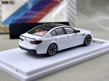 Load image into Gallery viewer, Howie 1:64 White M5 F90 Sedan Sports Model Diecast Metal Car New Collection