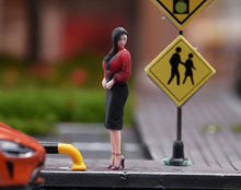 Load image into Gallery viewer, 1:64 Painted Figure Model Miniature Resin Diorama Toy Sand Elegant Beauty Lady