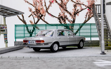 Load image into Gallery viewer, Maxwell 1:64 Silver 450SEL W116 Sedan Classic Sport Model Diecast Metal Car