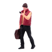 Load image into Gallery viewer, 1:64 Painted Figure Model Miniature Resin Diorama Sand Casual Man Woman Beauty